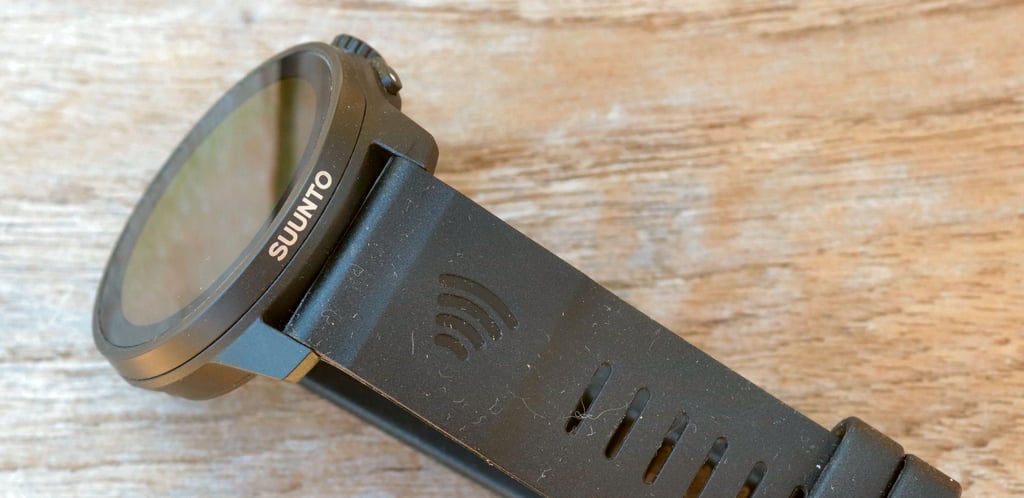 Polar payment Wristband on A Suunto Race S