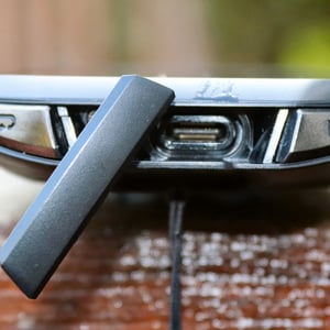 Garmin Edge 1050 bottom and usb port