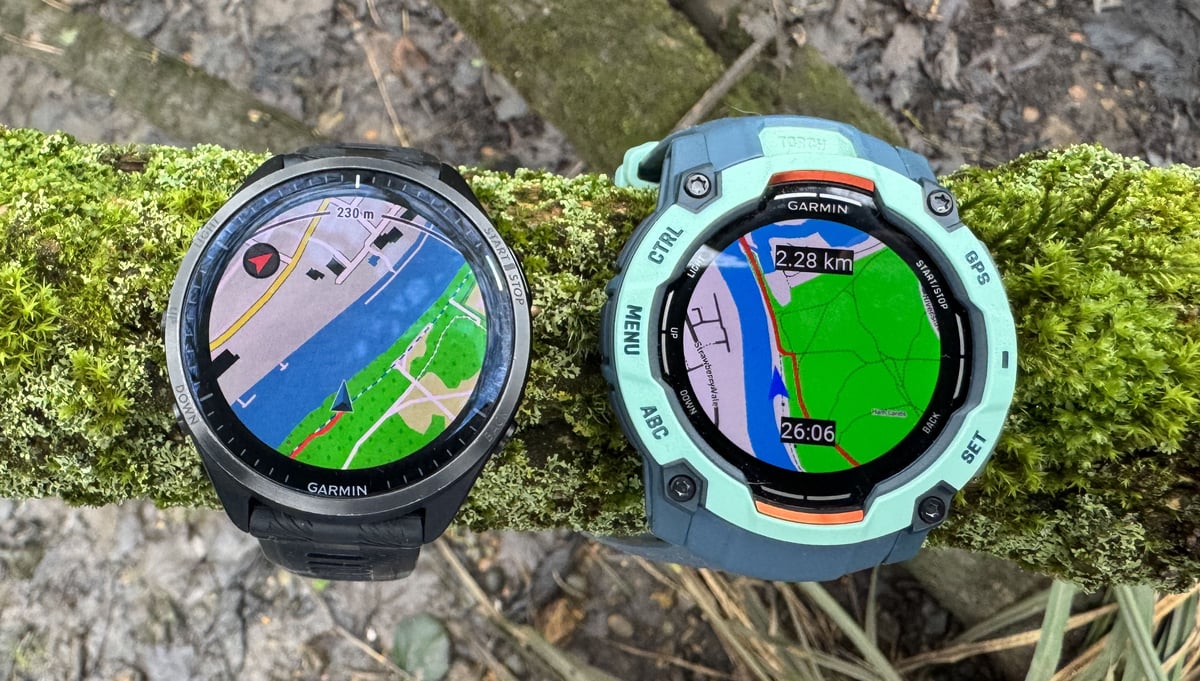 Comparison of dwMAP map on Instinct 3 versus the native map display on a Forerunner watch