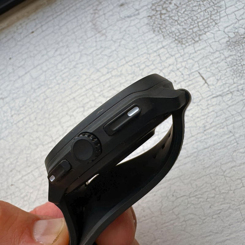 Suunto Race 2 button and crown detail