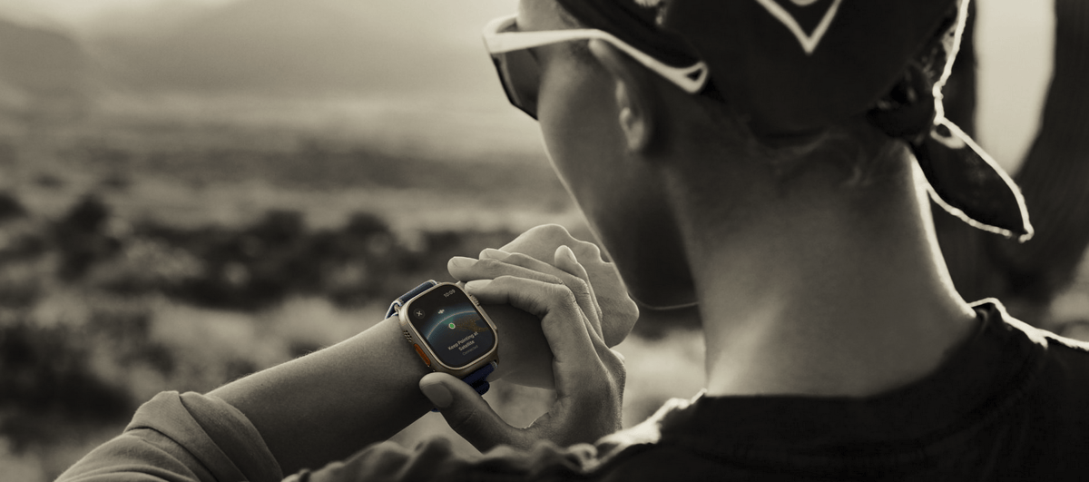 woman connecting to satellite with Apple Watch Ultra 