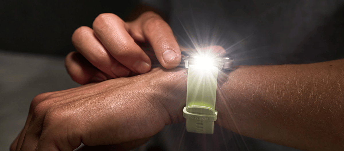 Garmin Venu 4 LED flashlight demo and long battery life