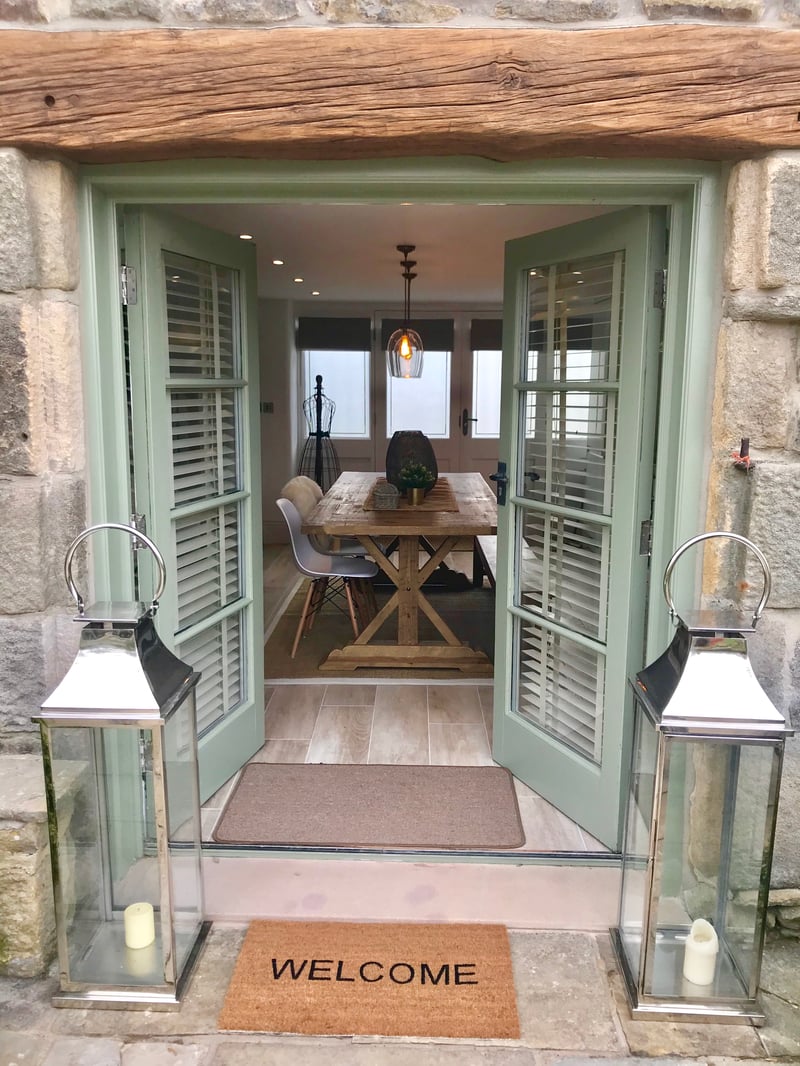 Netherhurst Barn interior - Hope Valley - stylish barn conversion with runs at the doorstep