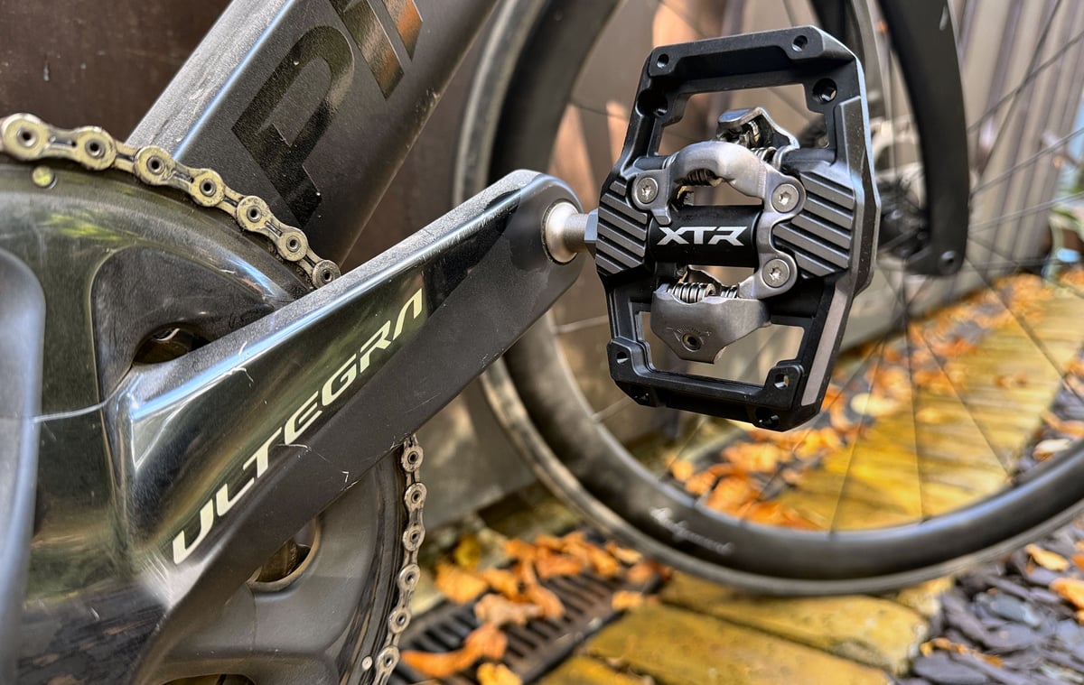 Shimano XTR M9220 Pedal on pinarello bike closeup to ultegra crank