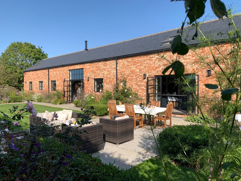 luxury barn conversion in cambridgeshre ideal as a runners base