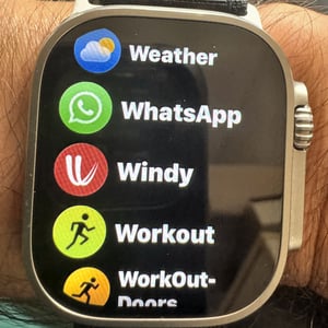 whatsapp on apple has no complications only access from list of apps