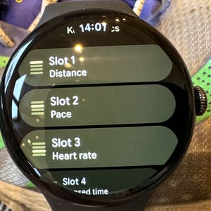 Google Pixel Watch 4 fitbit customise display metrics