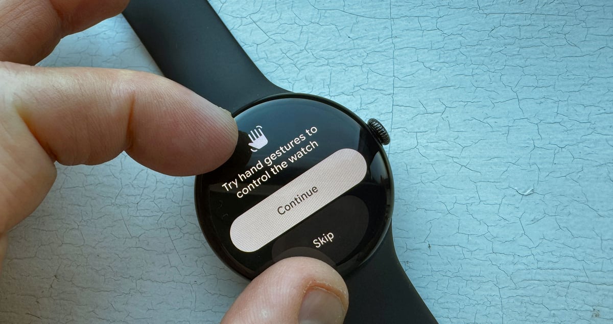 Google Pixel Watch 4 new pinch gestures