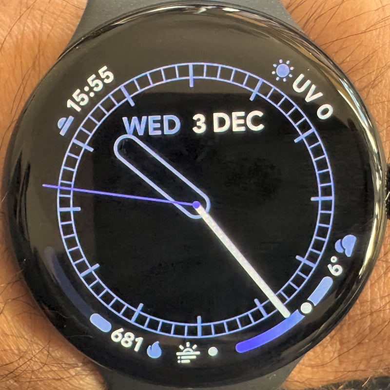 Pixel Watch 4 Analogue Arcs Watch Face using circular arcs for complications around the watch face edge