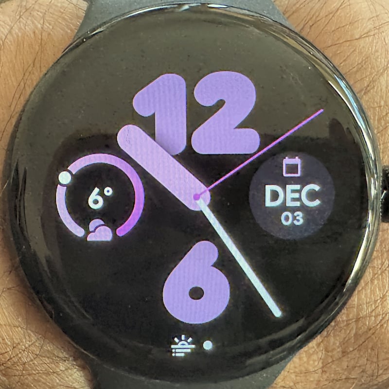 Pixel Watch 4 Analogue Bold Watch Face with thick hands and minimal markings