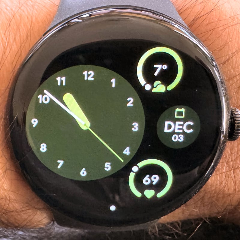 Pixel Watch 4 Radial Watch Face, an analogue design with segmented radial complications