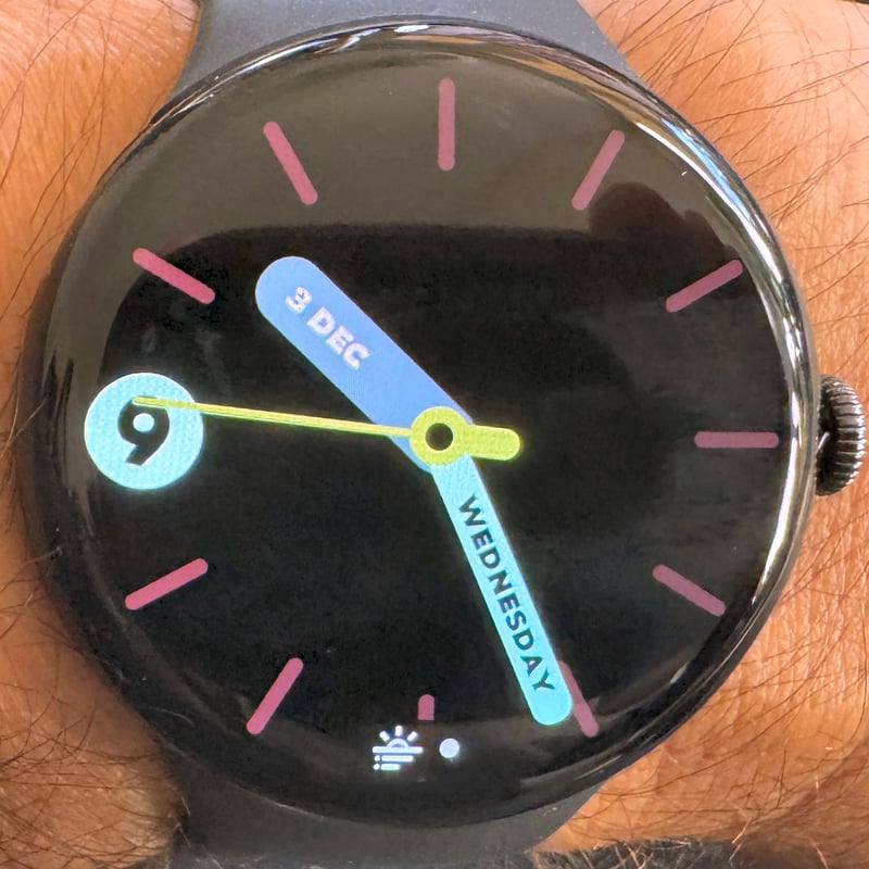 Pixel Watch 4 Rotation Watch Face, an analogue face where hour markers rotate
