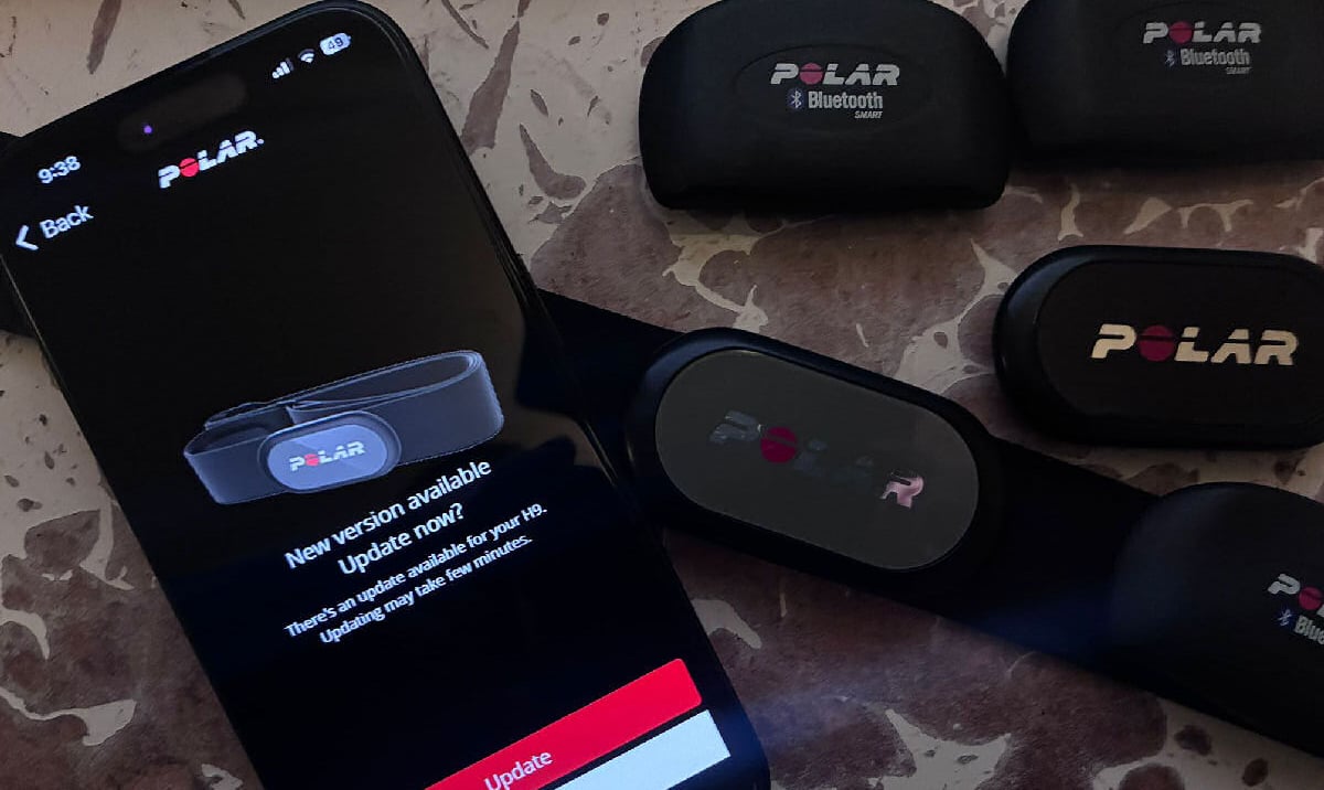 Polar H9 heart rate strap updating to new firmware v2.1.10 via the Polar Beat app, showing H10 and H7 straps.