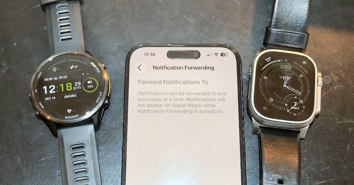 Illustration showing a user must select only one watch (Garmin or Apple Watch) for notification forwarding