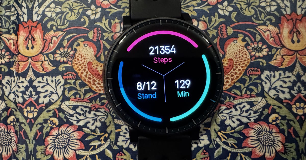 Amazfit Active Max sports watch display and design overview