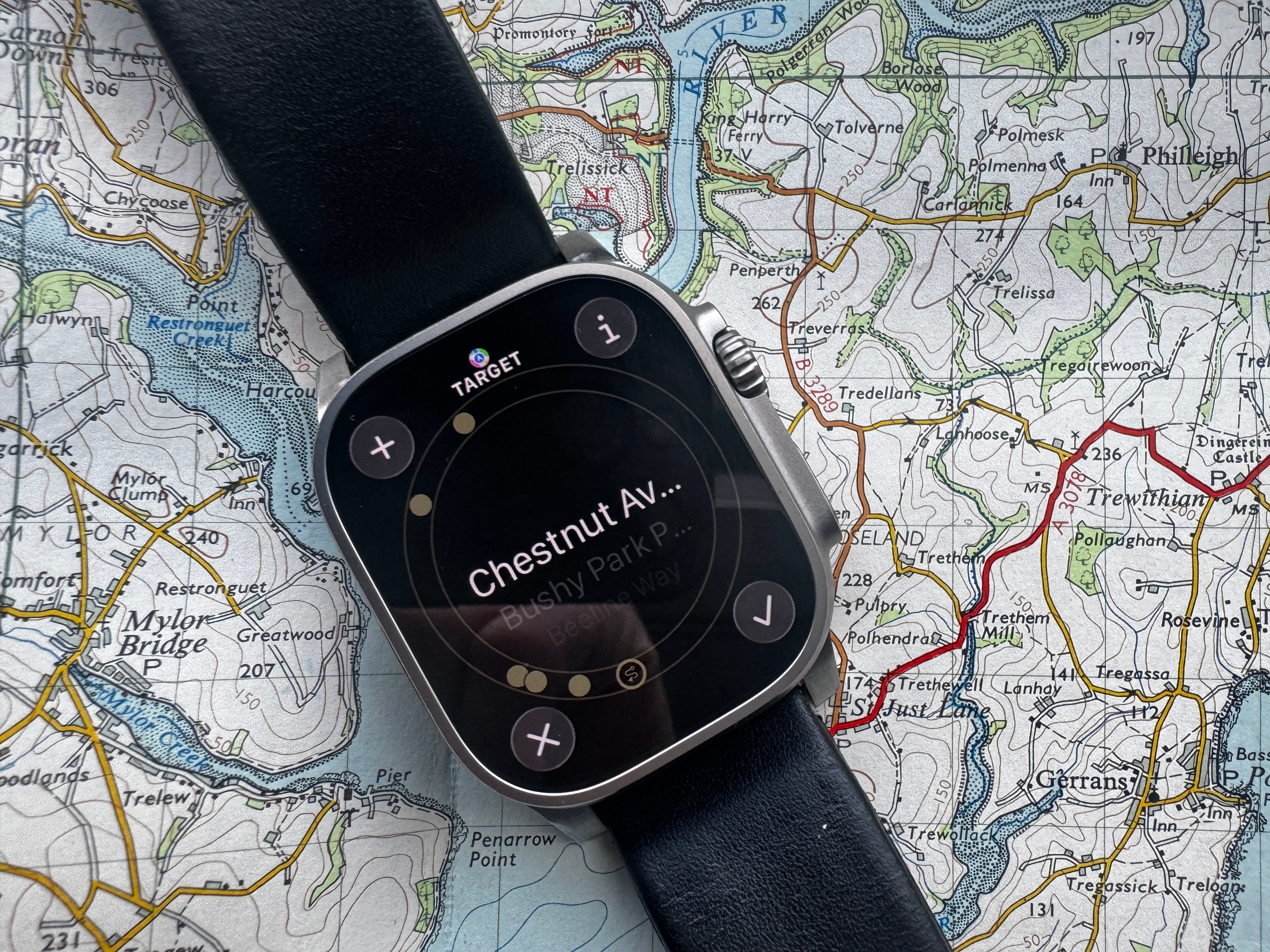 Apple Watch Ultra 3 Waypoints watch face with POI, quick navigation, and customizable radius