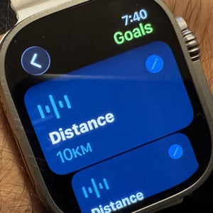 Apple Watch Ultra 3 Workout App - Set a workout target e.g. distance