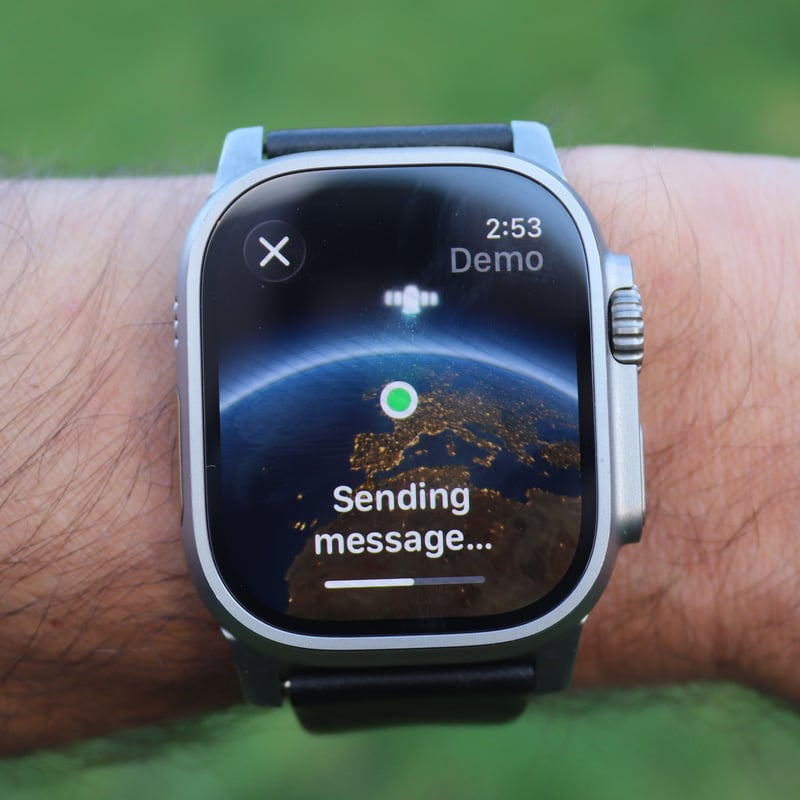 Apple Watch Ultra 3 sending message via satellite connection