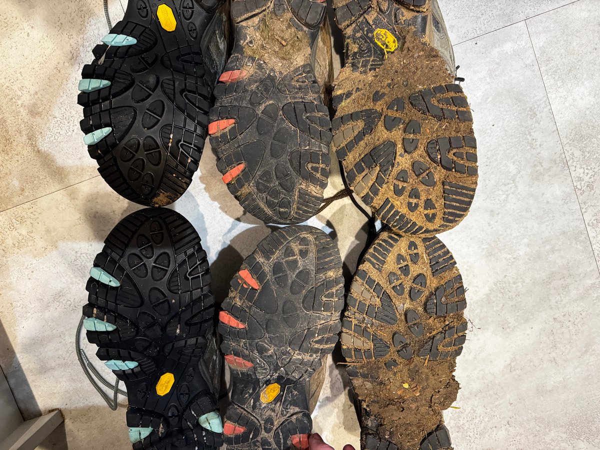 MERRELL moab gtx mid HIKING BOOT shwoing sole wear (centre) vs two newish pairs