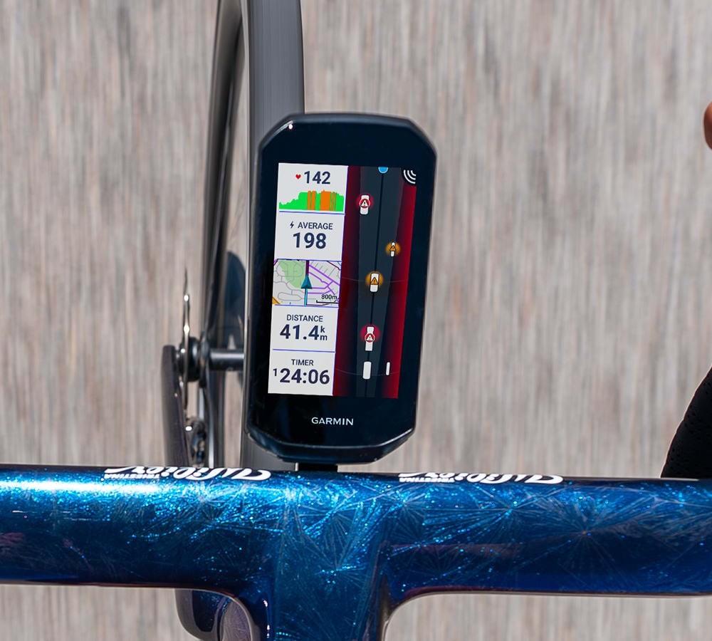 Garmin Varia RearVue 820 on handlebars.png