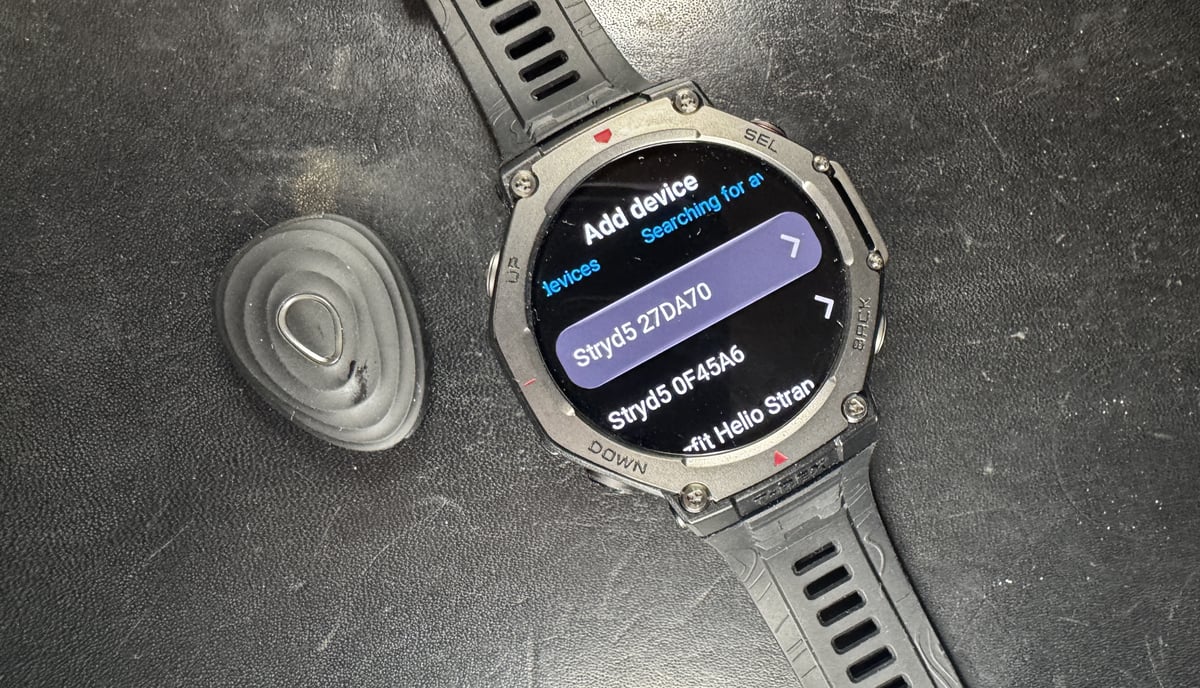 Amazfit T-Rex 3 watch screen showing Stryd pairing process in workout accessories menu