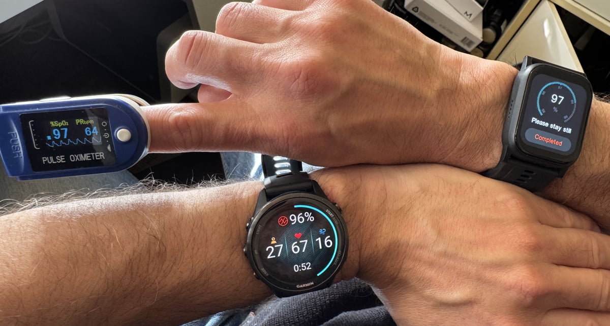 Wellue BPW1 SpO2 accuracy test alongside Garmin Forerunner 970 and Contec CMS50D pulse oximeter