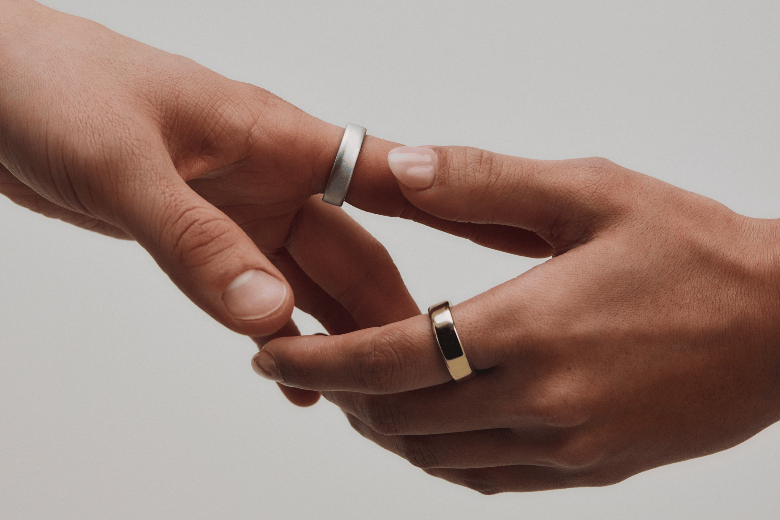 Oura Ring 5 sleep tracker shown in silver and gold, the model named in the sleep-accuracy lawsuit