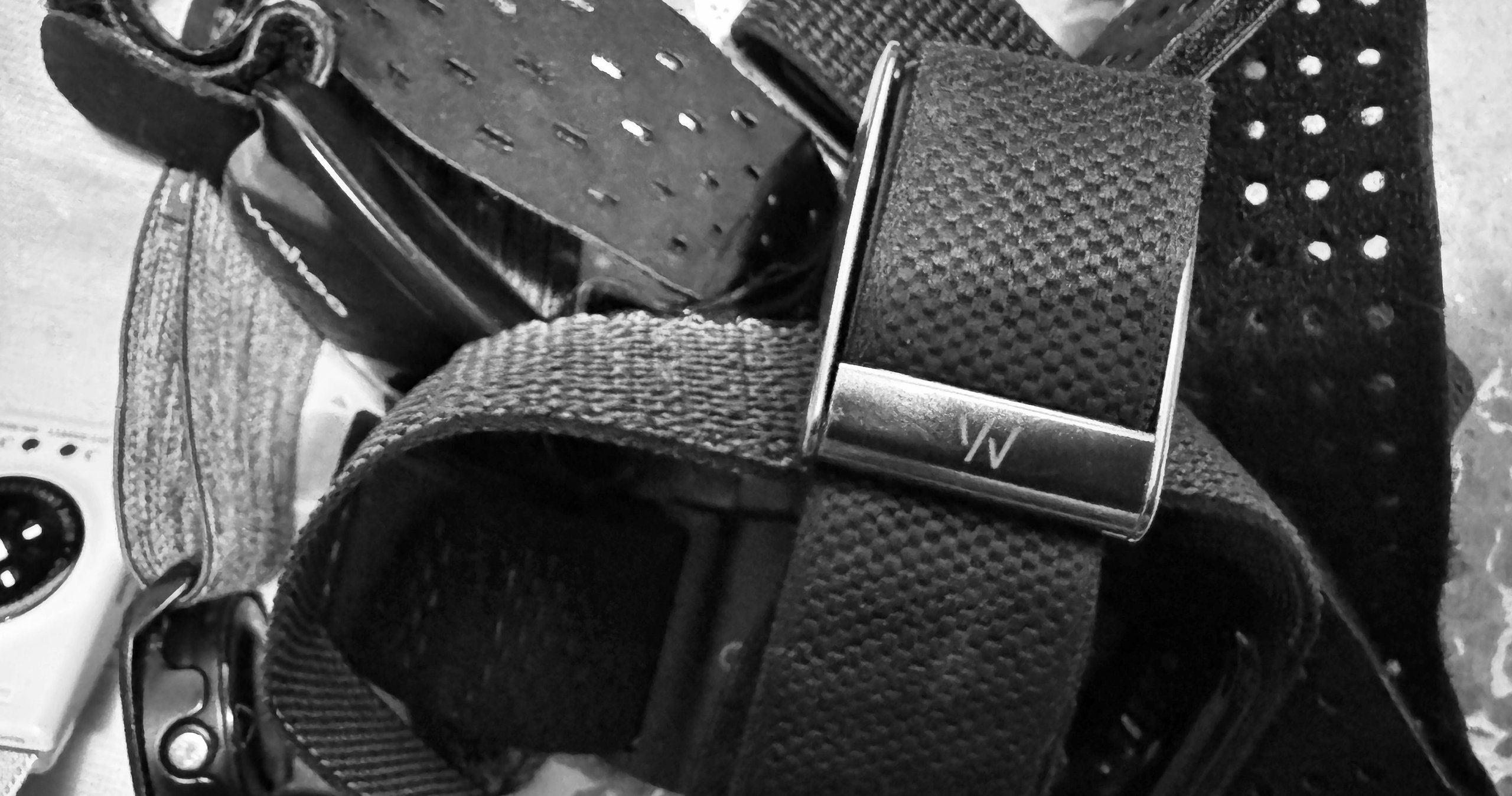 Whoop MG, Polar LOOP, Coros HRM and Fitbit AIR screenless recovery bands compared