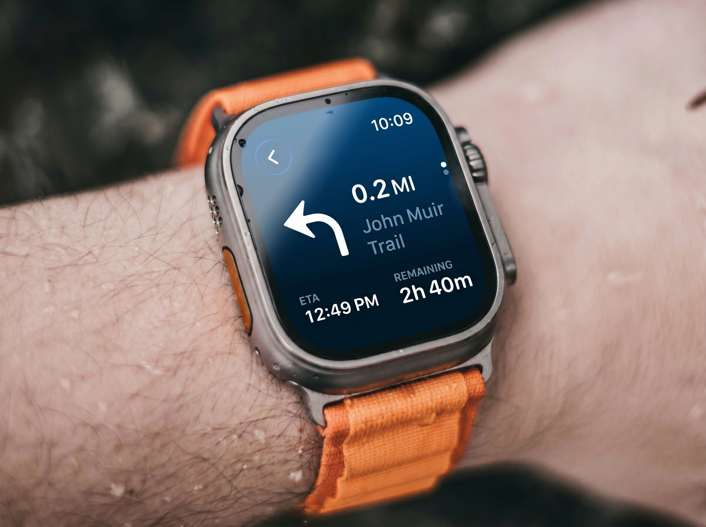 WristTopo turn-by-turn navigation cue on Apple Watch showing a left turn