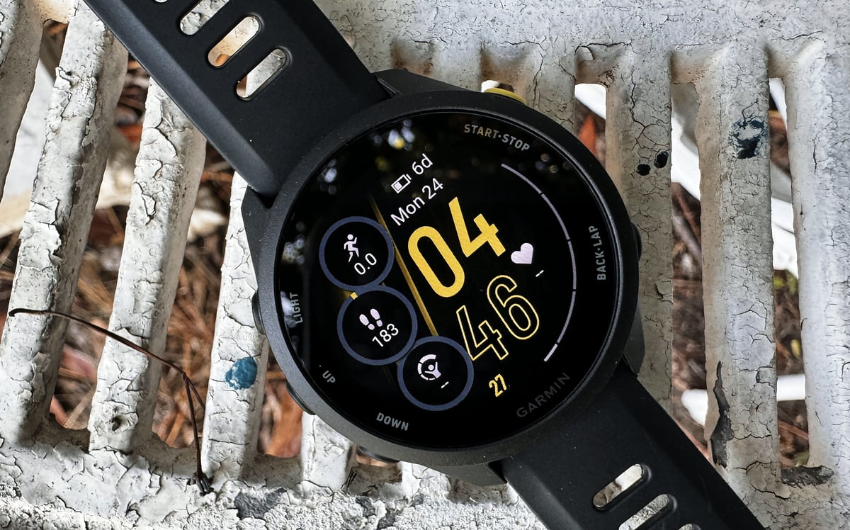 Garmin Forerunner 70 watch face on the AMOLED display