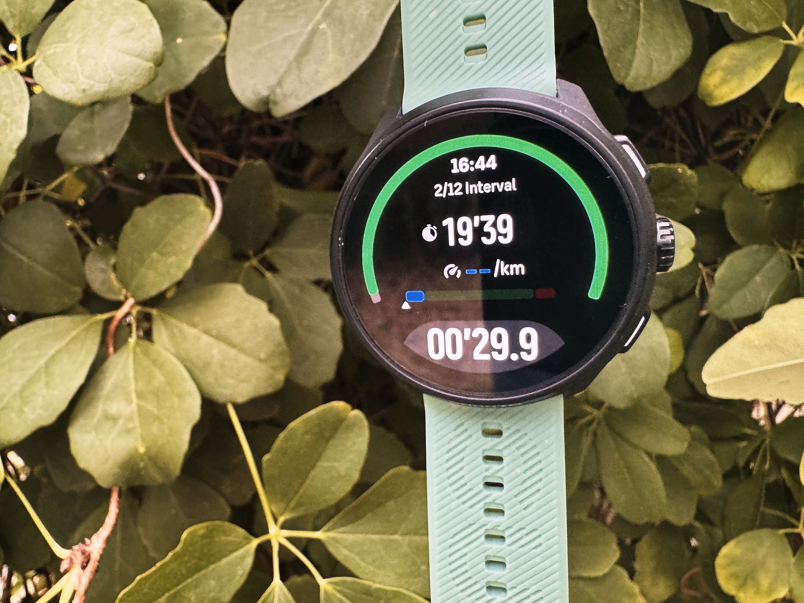 Suunto Run 2 Showing interval workout step 2 of 12