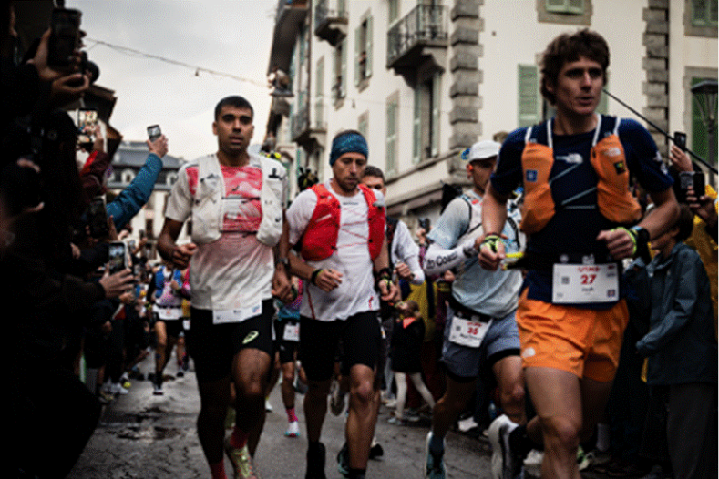 The start of UTMB 2026. Ben Dhiman on the left.