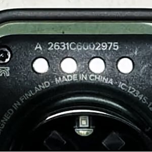 suunto hrm264 hrm module shown from underneath showing lugs certificaiton code and part of the optical array