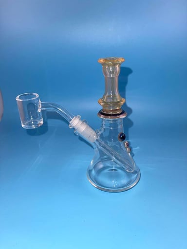 Preview pic of Mini rig with bear quartz banger 