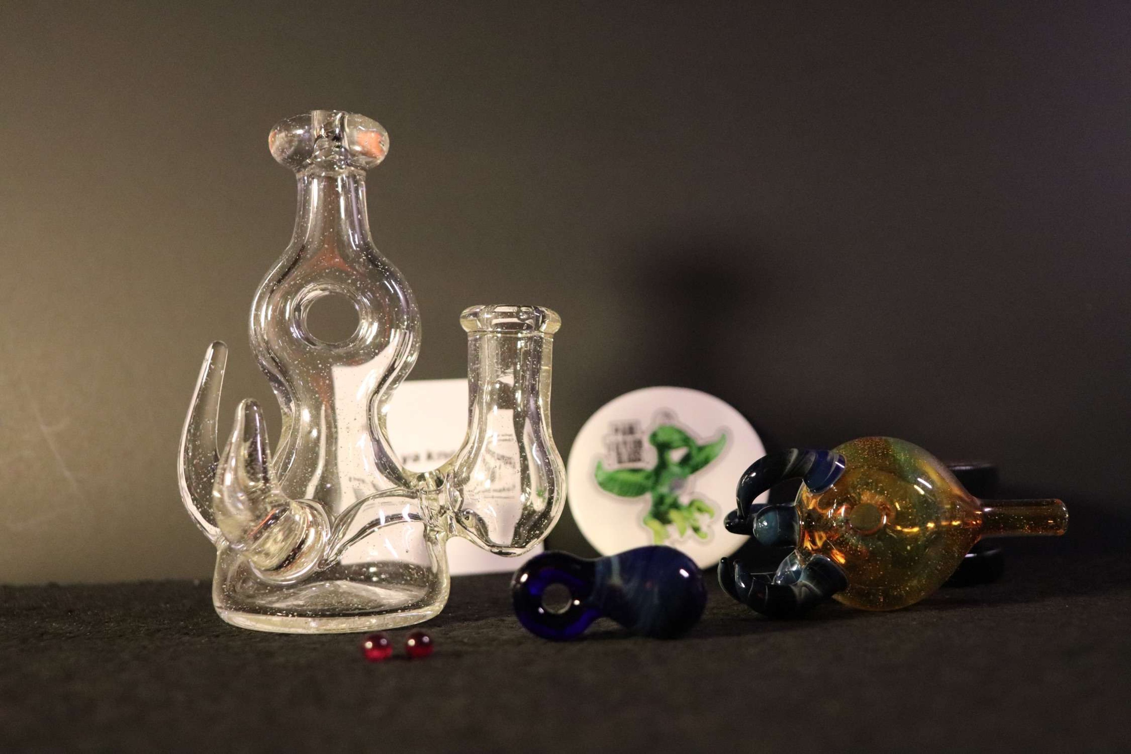 Full UV 10ml Rig W/ Bubble Cap, Pendant, & Pearls image 0