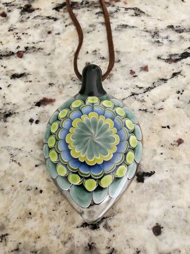 Preview pic of Leaf shaped dotstack pendant