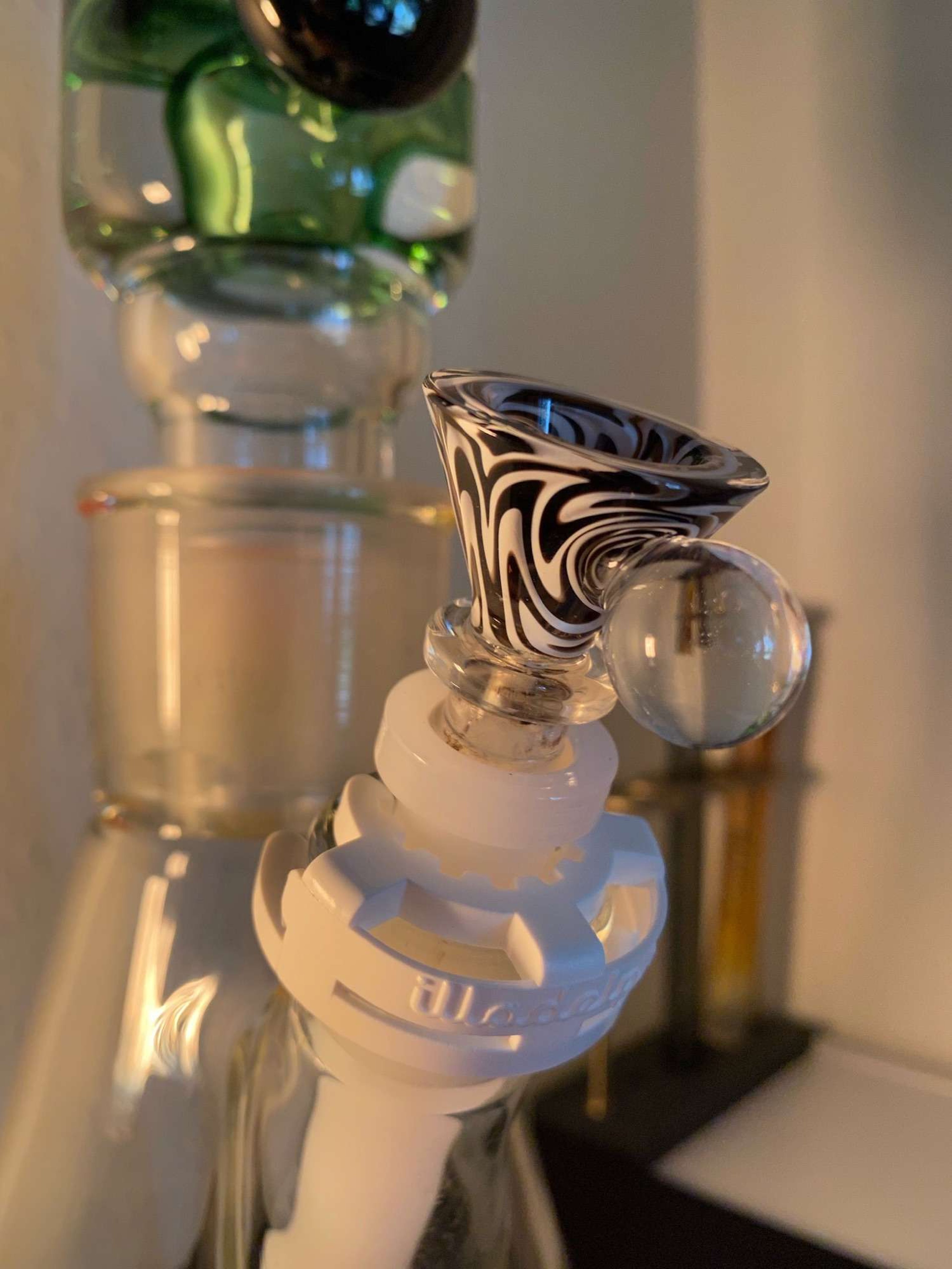 Heady Black & White Wig Wag 14mm Martini Bowl image 0