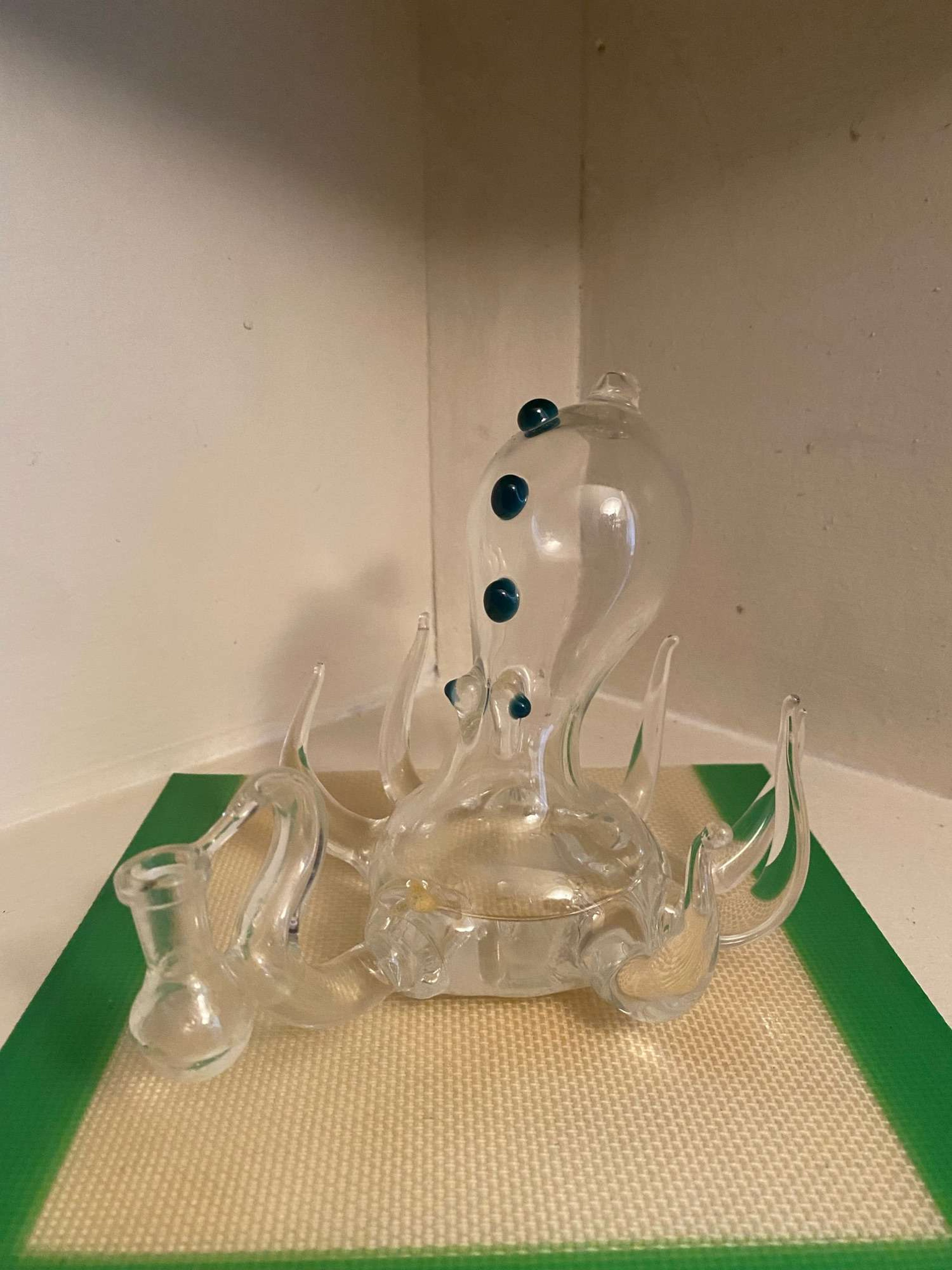 Preview pic of Izzy glass Octopus