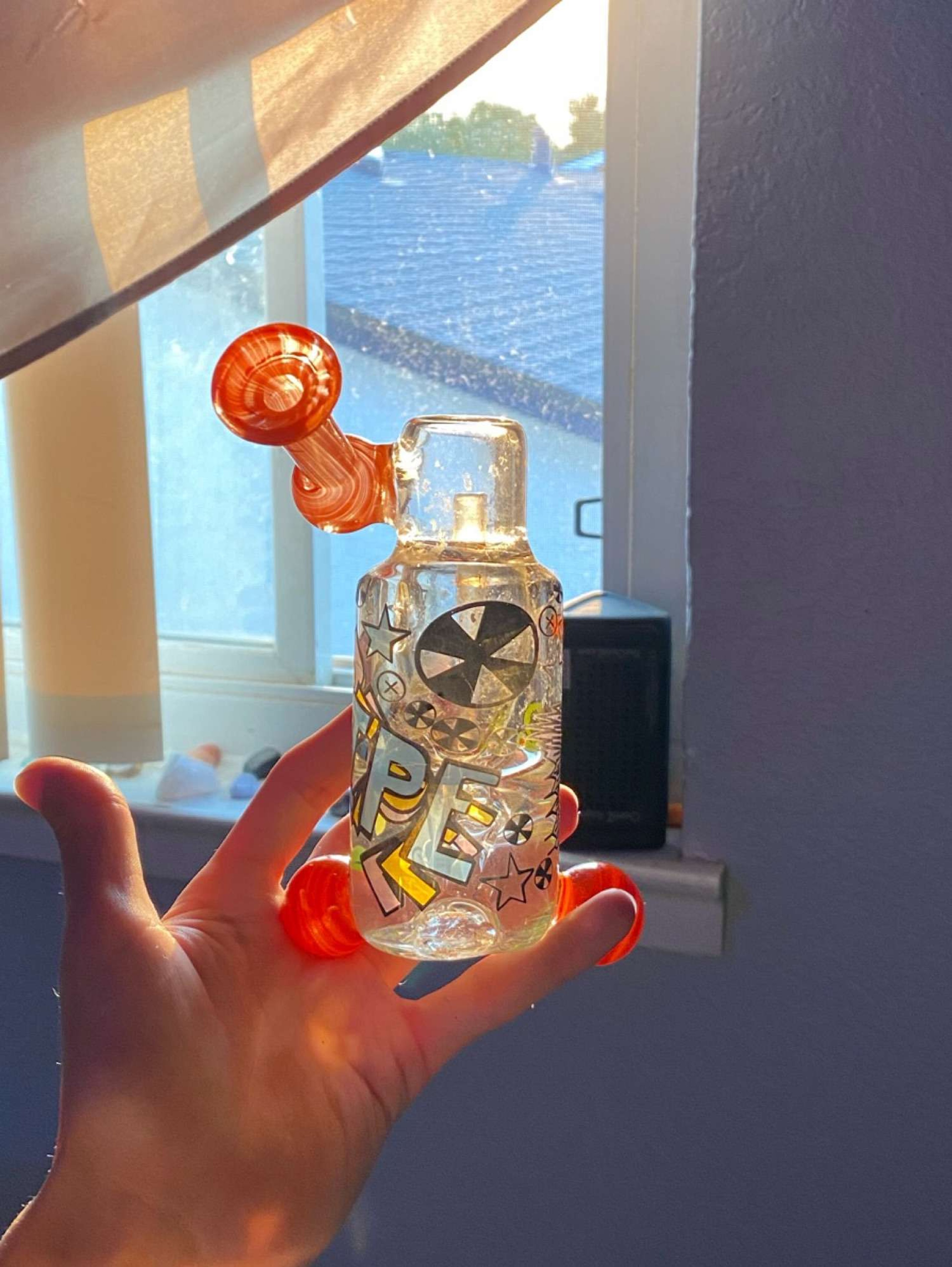 Preview pic of Custom Graffiti Dab Rig. 1/1