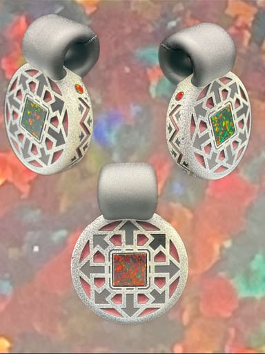Preview pic of GlassMaze Tribal Carved Pendant