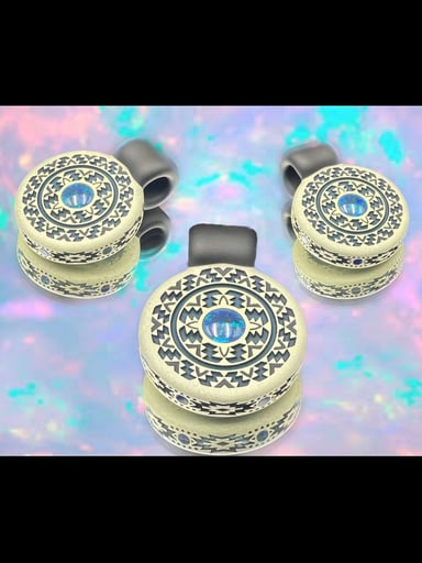 Preview pic of GlassMaze Tribal Carved Pendant