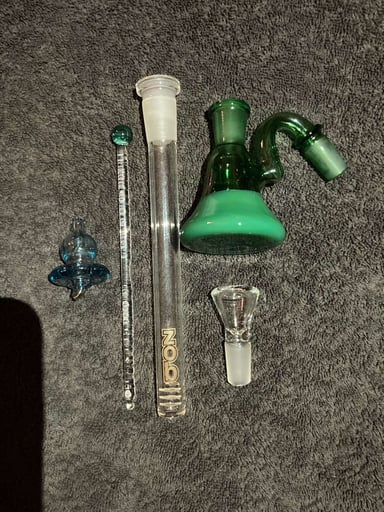 Preview pic of Glass Accessories 9/10 Condition 