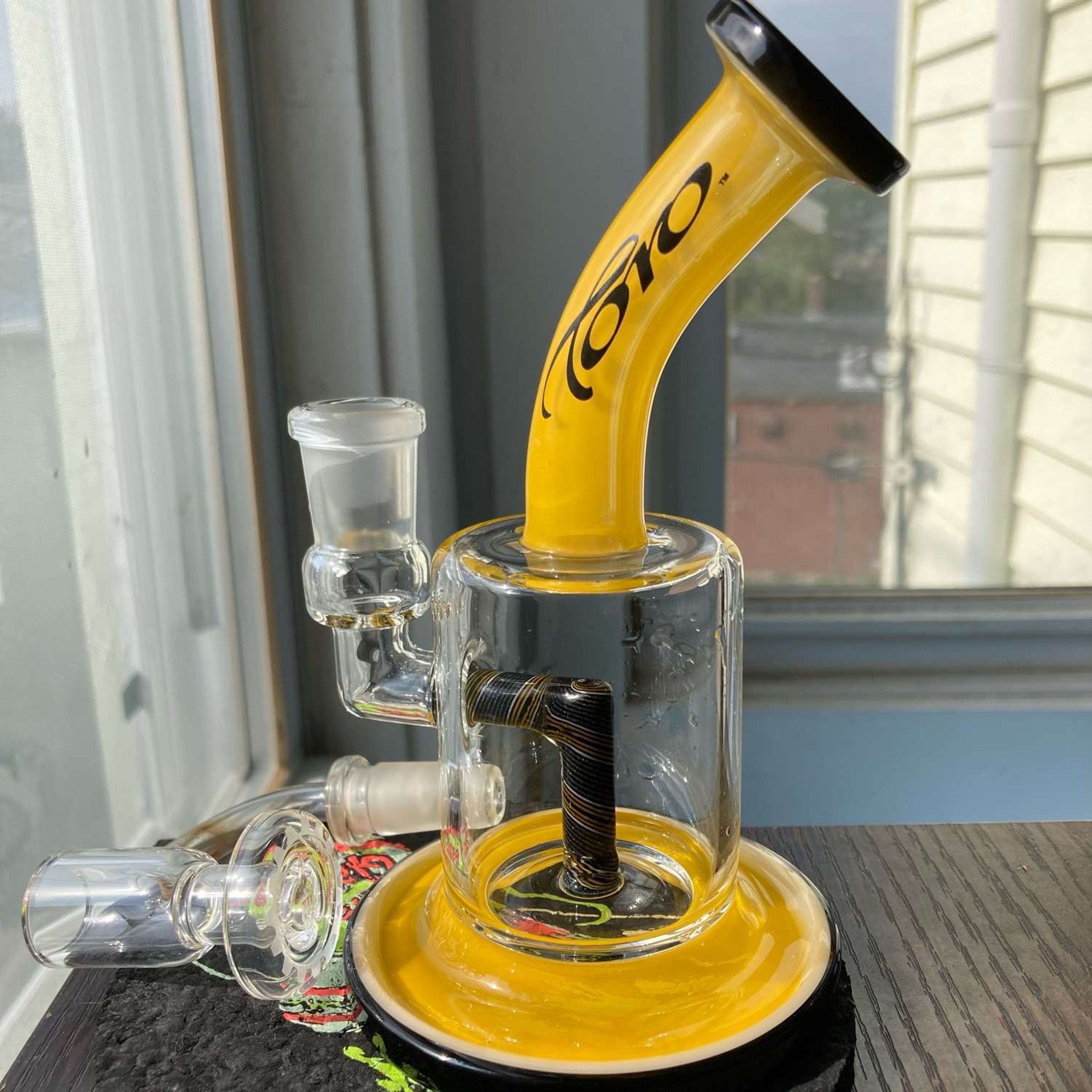 The Yellow Macket image 0