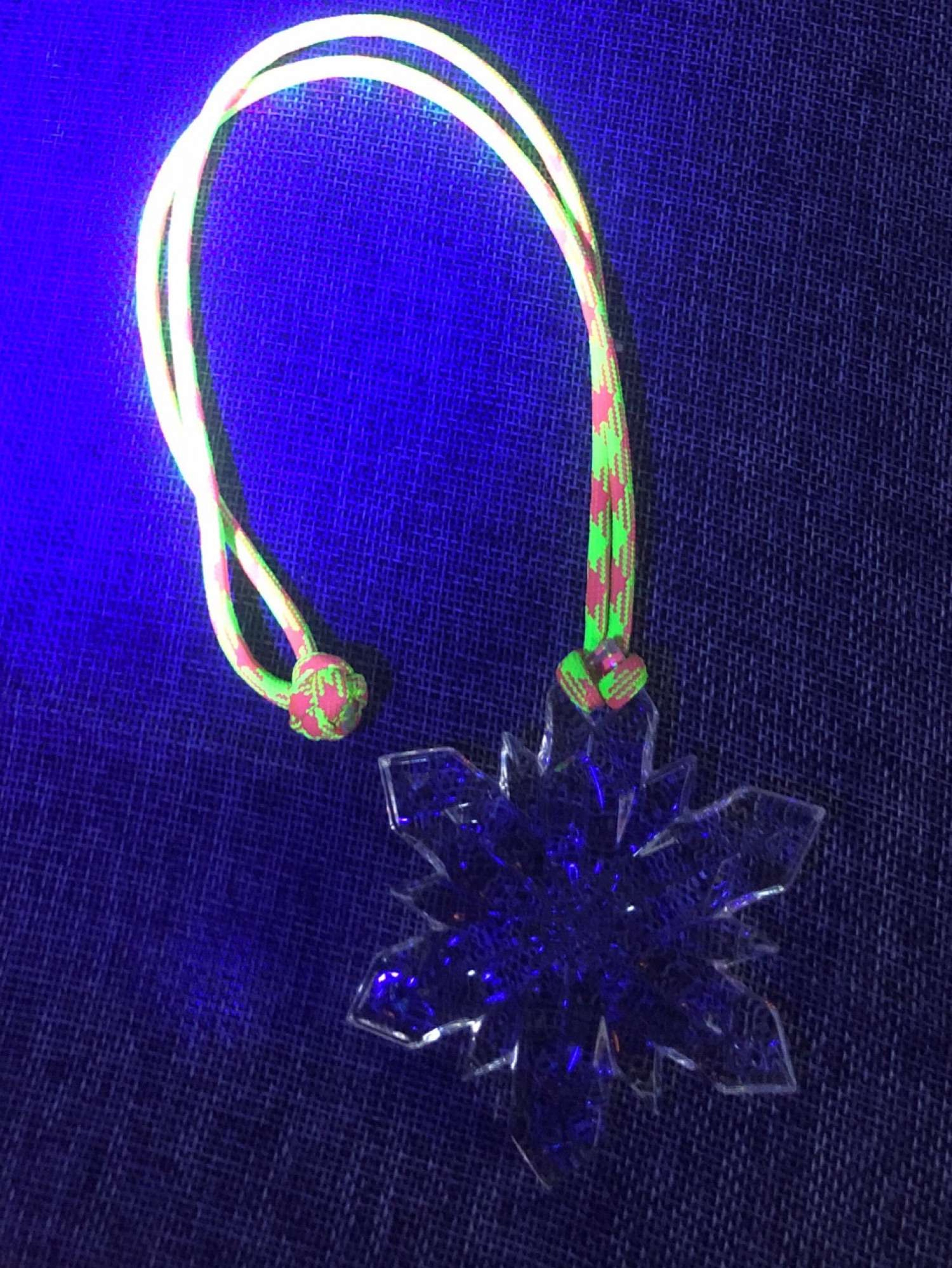 Preview pic of UV snowflake pendant