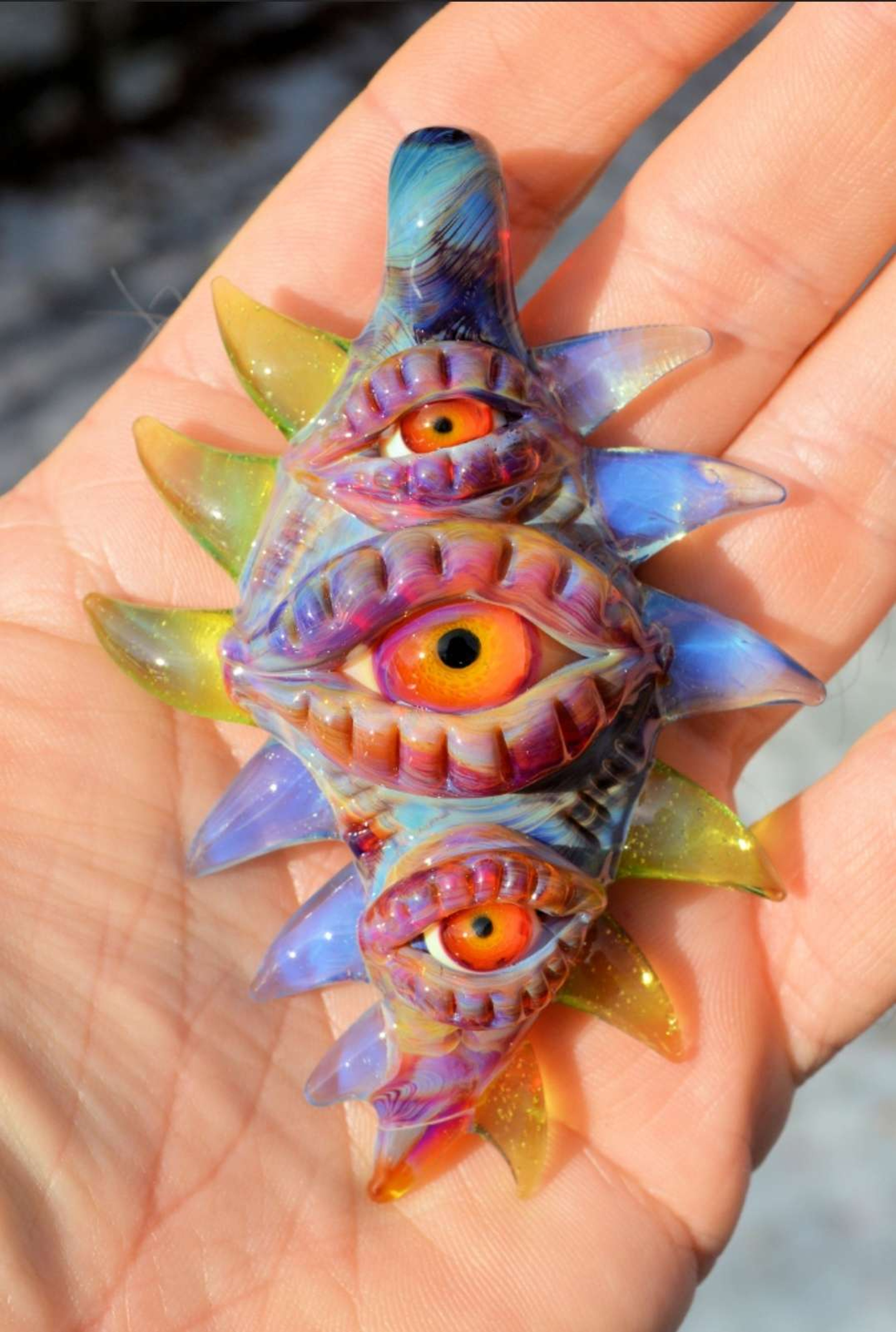 Heady pendant image 0