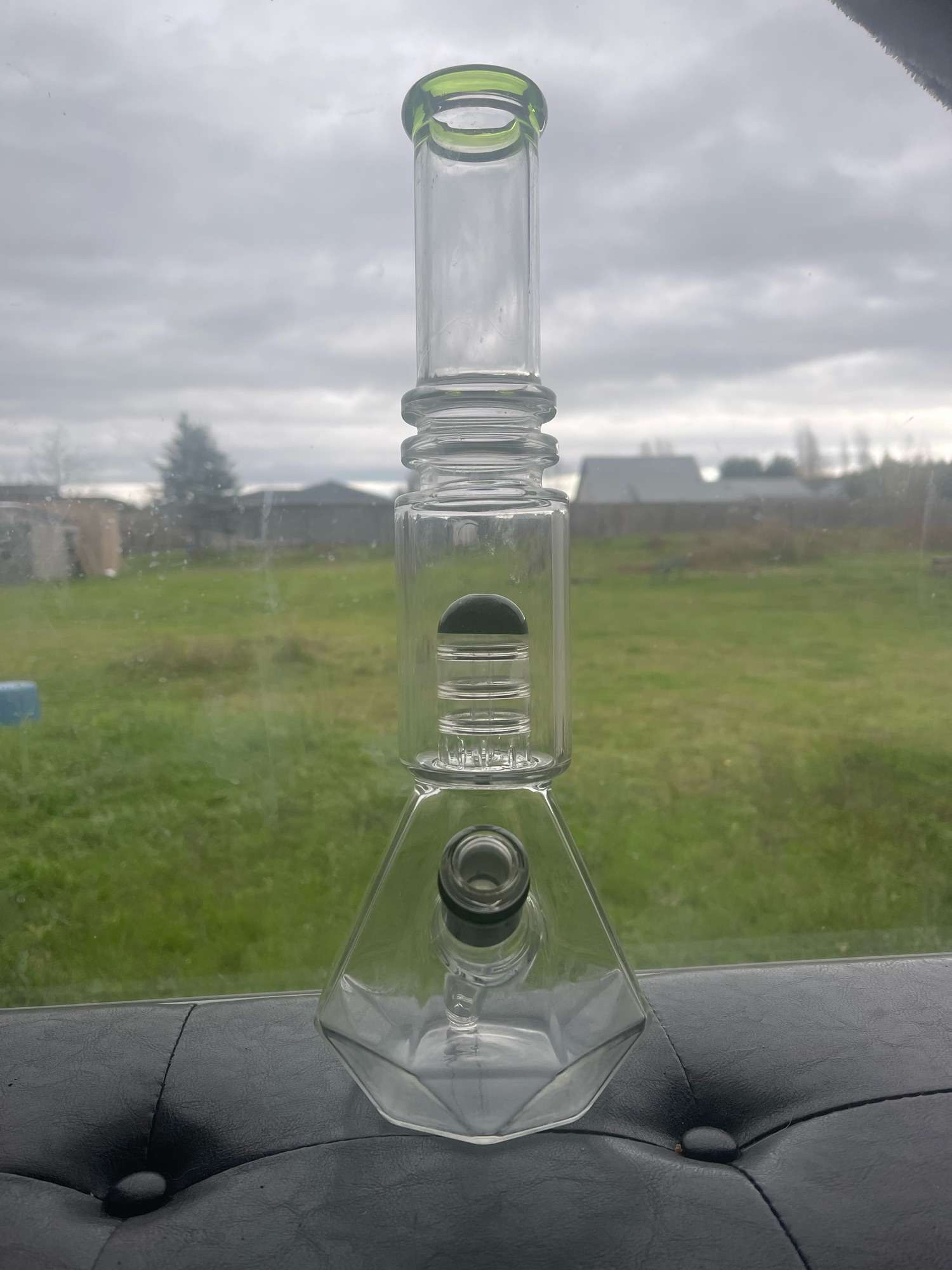 Preview pic of 16 1/2” thick bong 