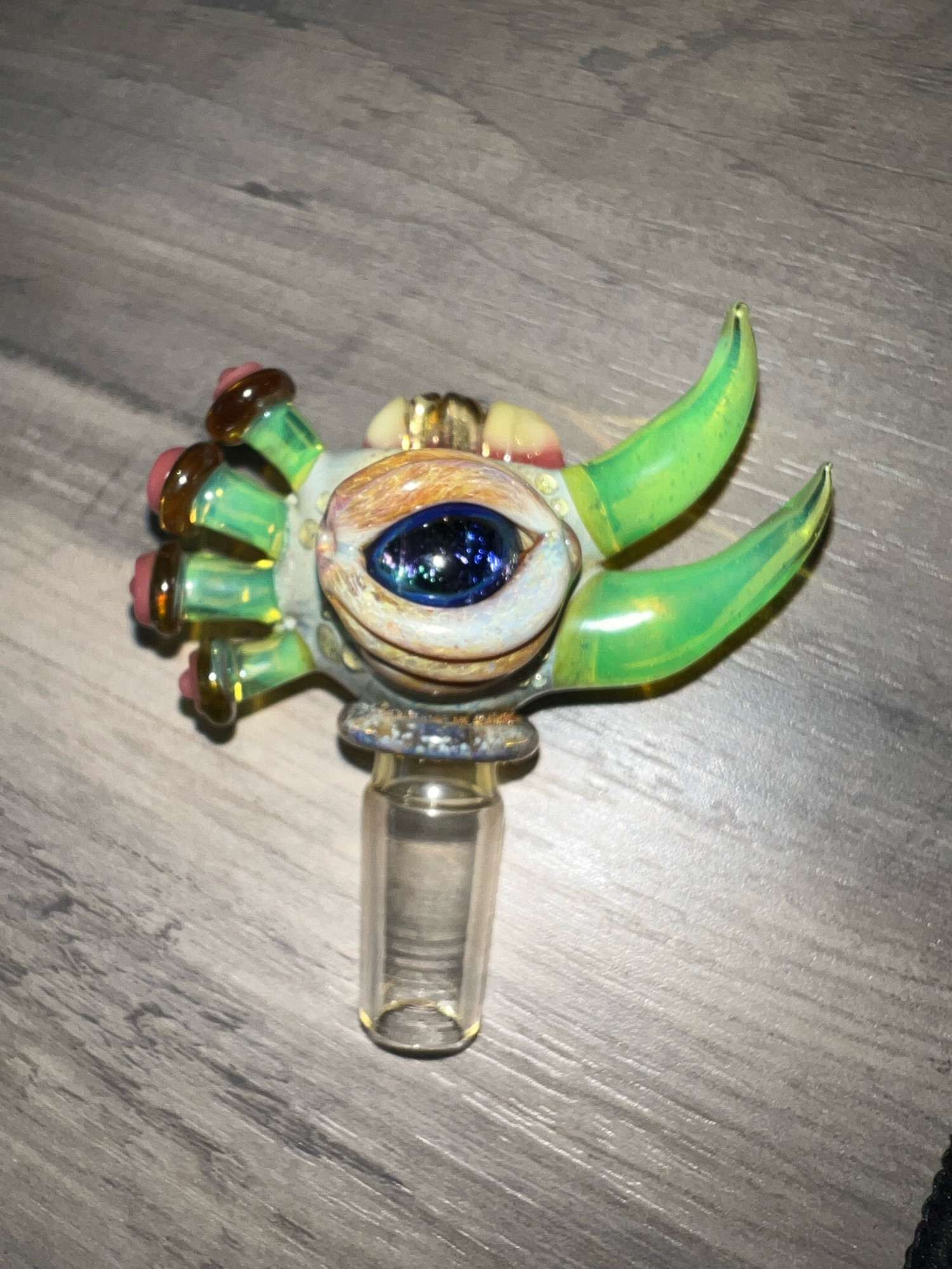 Dux Glass 14mm creature slide gold teeth image 0