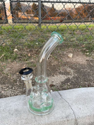 Preview pic of Diamond mushroom bong 