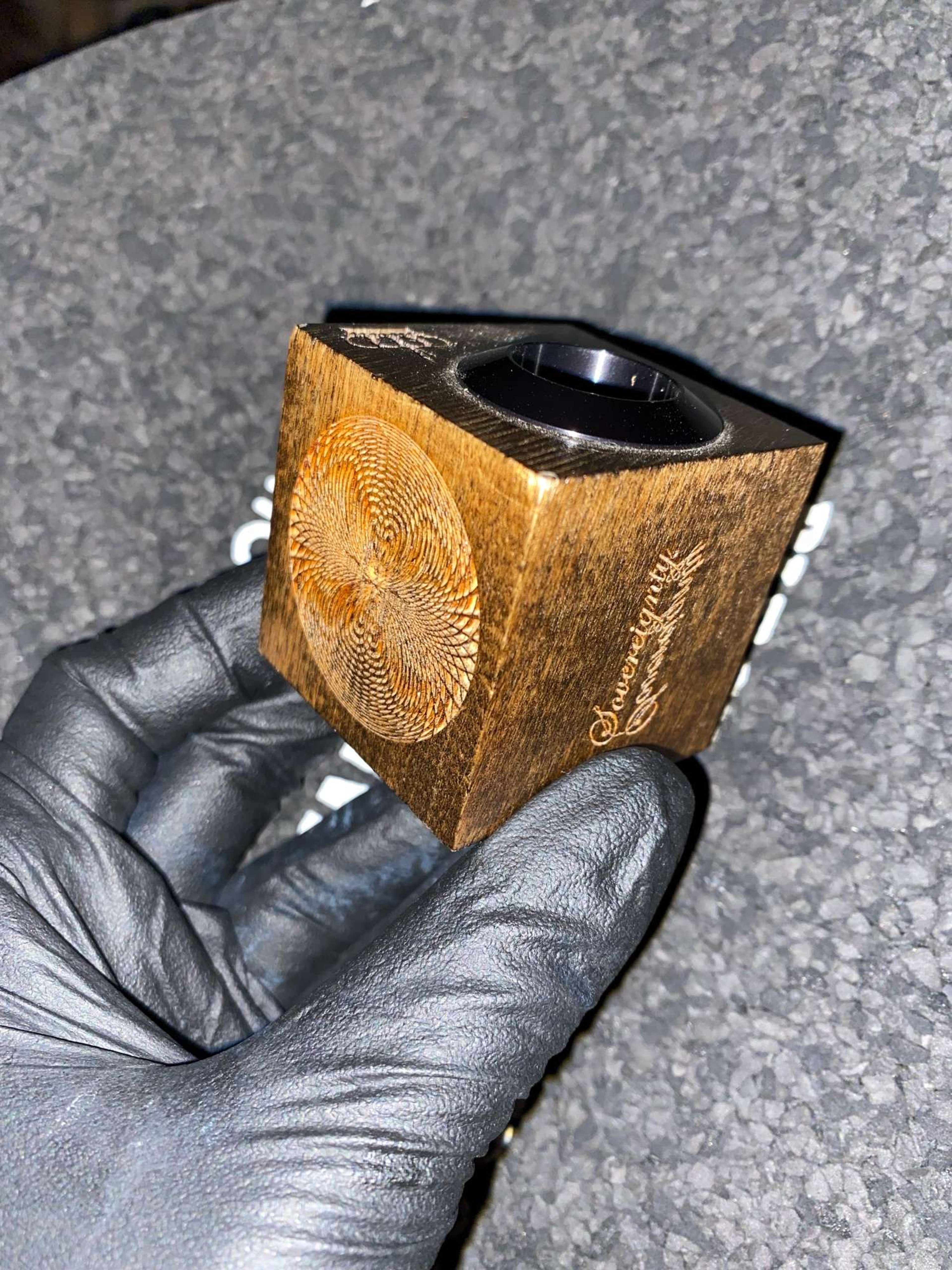 Monarch x sovereignty slide stand image 0