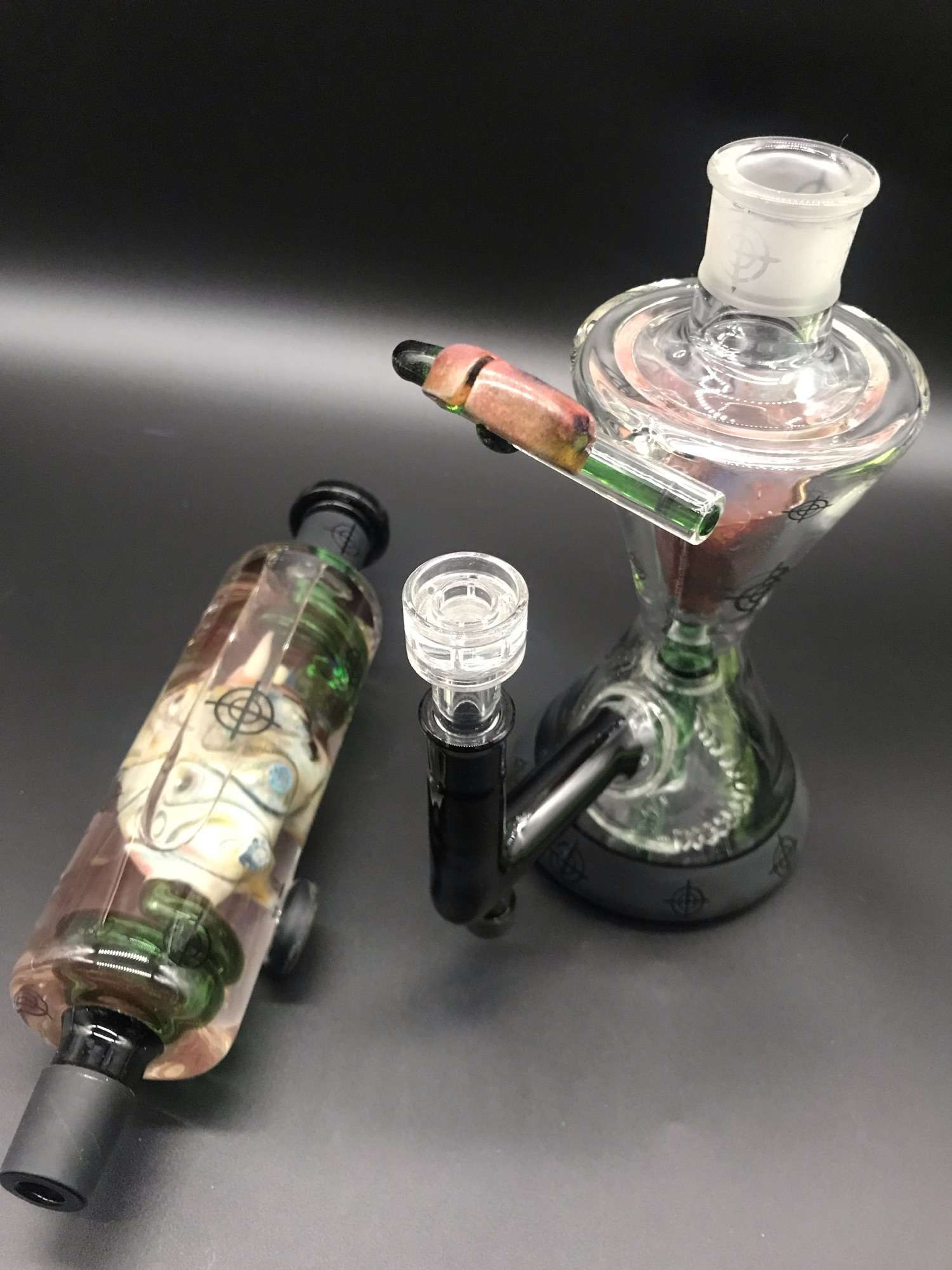 SALT x llladelph Glycerin Stack Hourglass Recycler with a Quartz Nail and attached Lid image 0